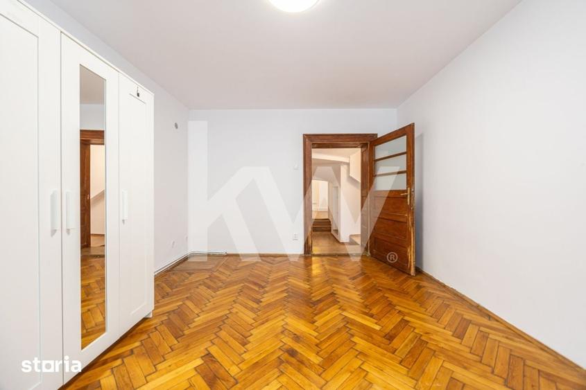 Apartament cu 3 camere decomandat în Schei