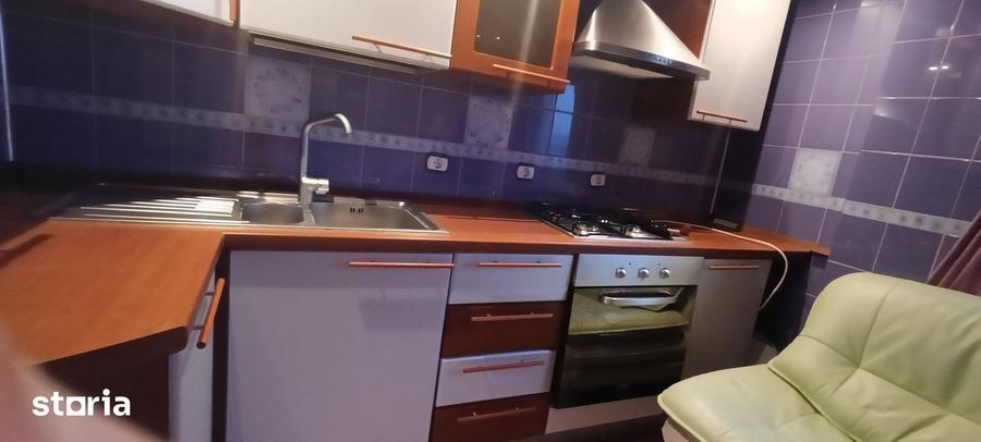 Casă cu 7 camere cu Teren 400 Mp în Dobroești