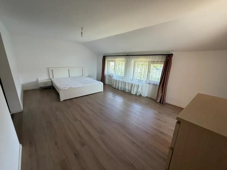 Duplex cu 5 camere cu Canalizare în Central