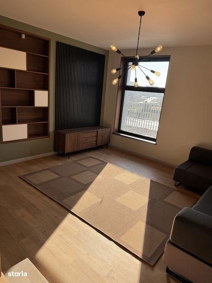 Casă cu 7 camere semidecomandat cu Teren 450 Mp în Central