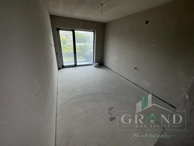 Apartament cu 4 camere semidecomandat în Andrei Mureșanu