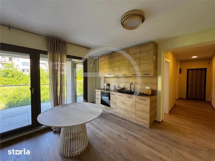 Apartament cu 3 camere semidecomandat în Borhanci