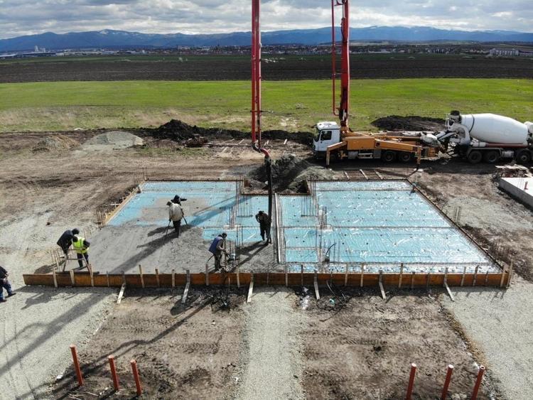 Casă individuală cu 4 camere cu Canalizare în Șura Mică