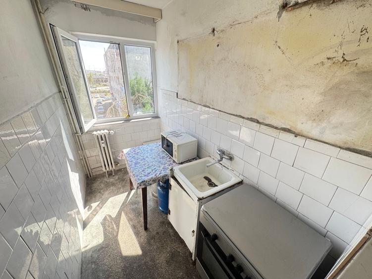 Apartament 3 camere zona Km 4 5 - 6