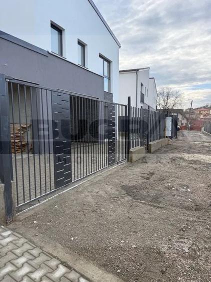 Casă individuală cu 4 camere cu Canalizare în Dezmir
