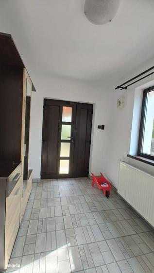 Casă cu 3 camere în Șoimuș