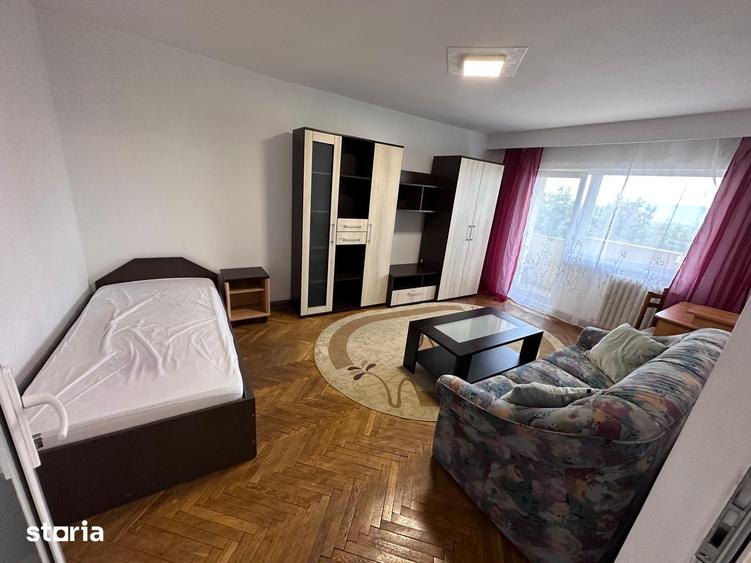 Apartament cu 3 camere decomandat în Zorilor