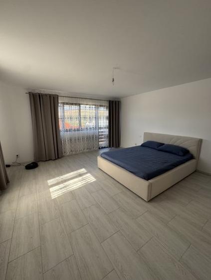Casă individuală cu 5 camere cu Canalizare în Ultracentral