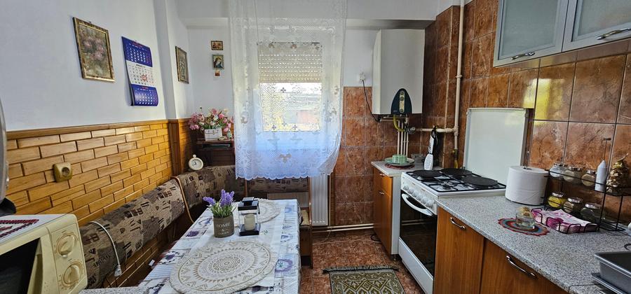 Apartament cu 3 camere decomandat, mobilat în Central
