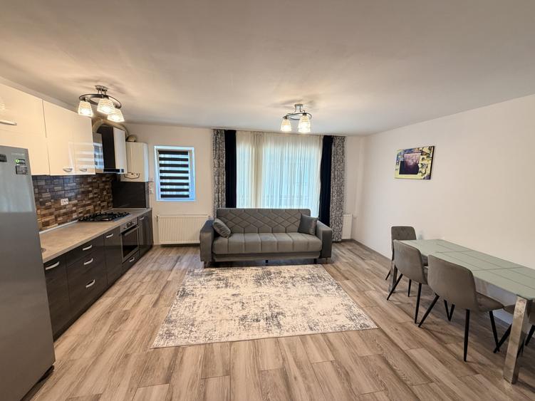 Apartament cu 3 camere semidecomandat, mobilat în Florești
