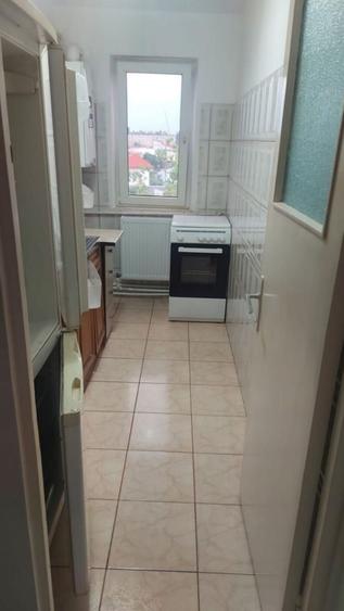 Apartament cu 3 camere semidecomandat în Rahova