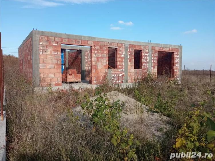 Casă cu 4 camere cu Teren 500 Mp în Câmpineanca