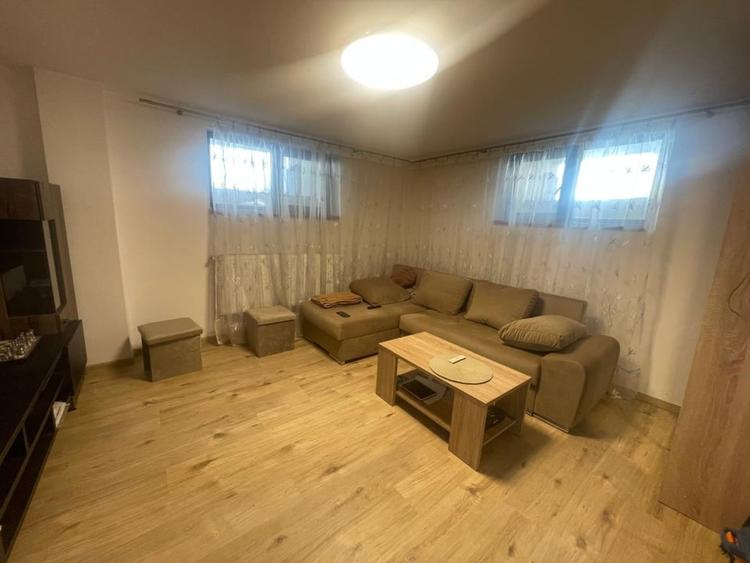 Apartament cu 2 camere decomandat, mobilat în Rovine