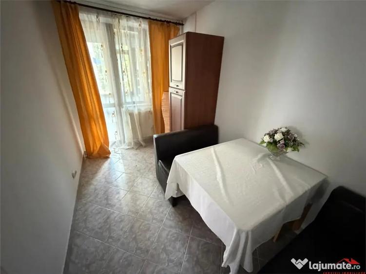 Apartament cu 3 camere decomandat în Sud