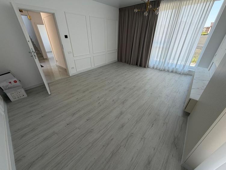 Casă individuală cu 4 camere cu Canalizare în Central