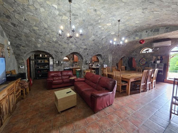 Casă individuală cu 9 camere cu Piscina în Cornu de Jos (Cornu)