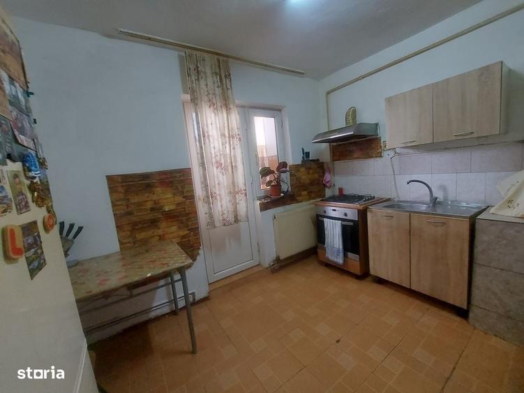 Apartament cu 3 camere decomandat în Micro 11