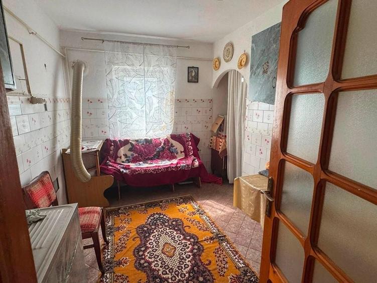 Apartament cu 2 camere semidecomandat în Piața