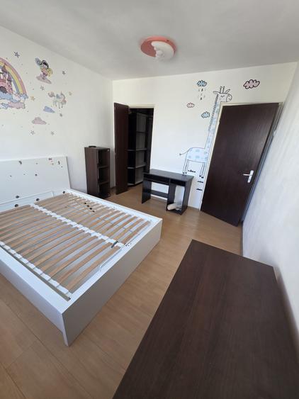 Apartament cu 3 camere decomandat în Dobroești