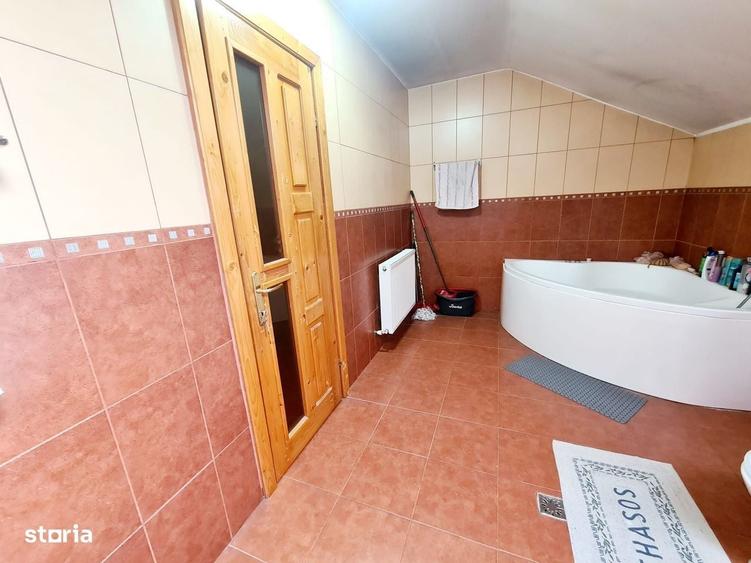 Casă cu 4 camere cu Teren 781 Mp în Central