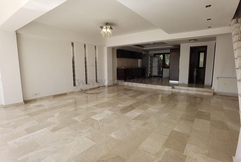 Casă individuală cu 5 camere cu Canalizare în Pipera
