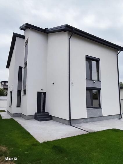 Casă cu 6 camere cu Teren 480 Mp în Mogoșoaia