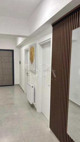 Apartament cu 3 camere decomandat, mobilat în Păcii