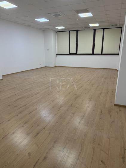 Spațiu industrial, de 800 mp, în P-ța Leul