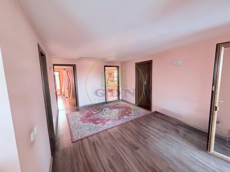 Casă individuală cu 5 camere cu Canalizare în Brestei
