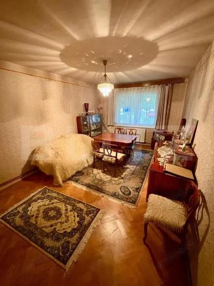 Apartament cu 3 camere decomandat în Tudor