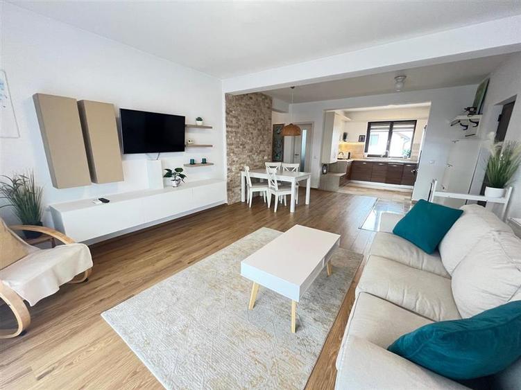 Apartament cu 3 camere decomandat, mobilat în Exterior Sud