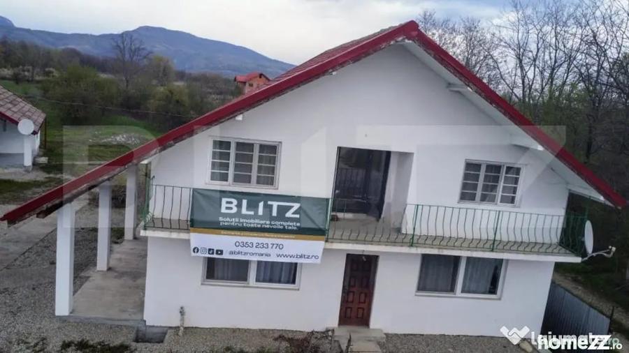 Casă cu 5 camere cu Teren 500 Mp în Arcani