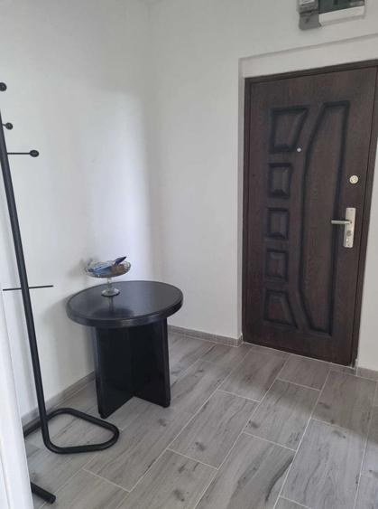 Apartament cu 2 camere decomandat, mobilat în Basarabia