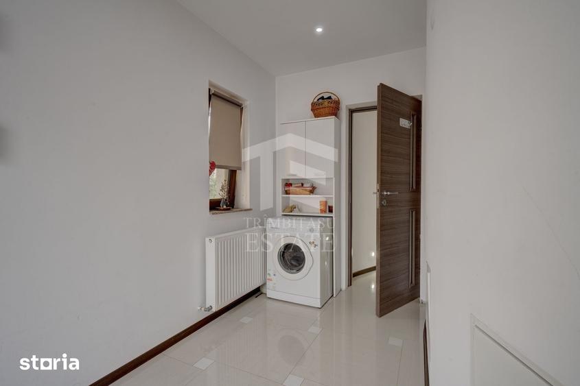 Vila 342 mp cu piscina ?i 800 mp teren / 4 dormitoare / Plea?a - 14