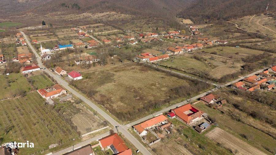 Casă cu 4 camere în Jupani
