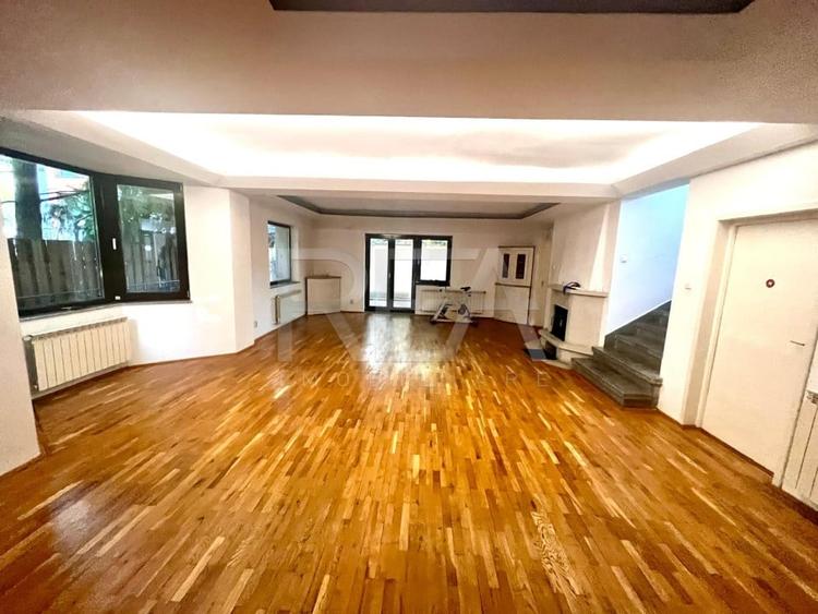 Casă individuală cu 12 camere cu Canalizare în Aviației