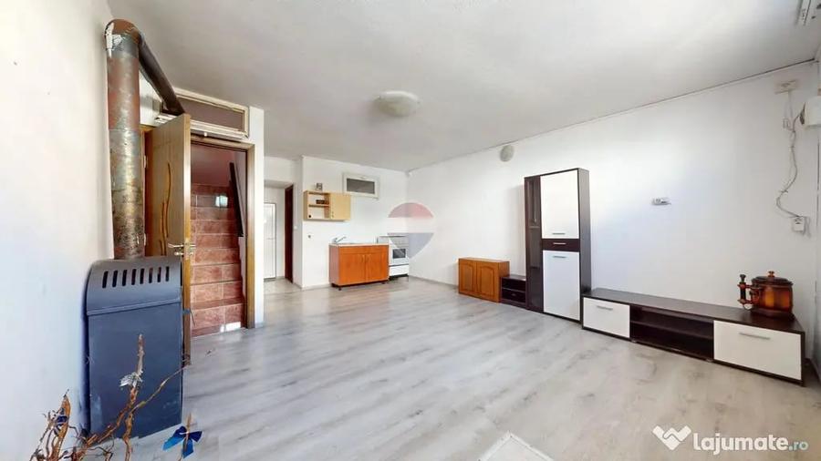 Apartament cu 3 camere semidecomandat în Florilor