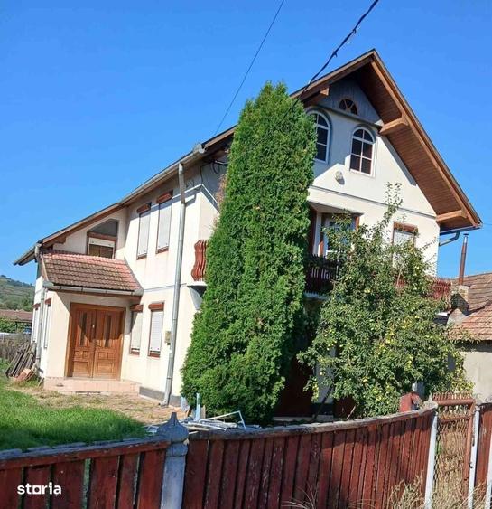 Casă cu 4 camere cu Teren 900 Mp în Solovăstru