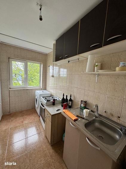 Apartament cu 2 camere semidecomandat în Baziaș