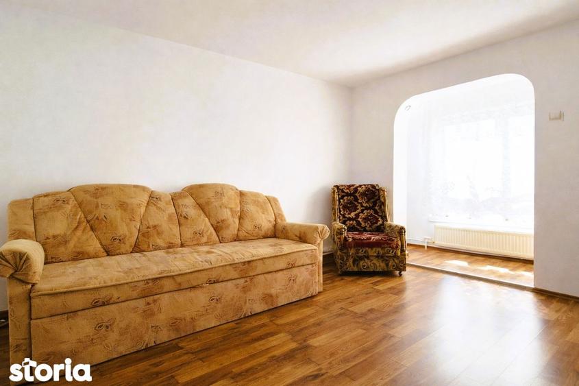 Apartament cu 3 camere decomandat în Petros