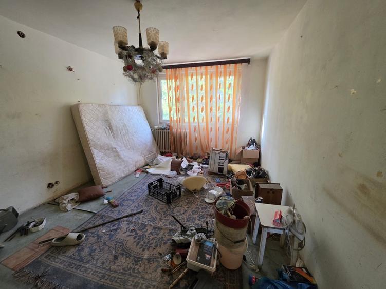 Apartament cu 3 camere semidecomandat în 1 Decembrie 1918