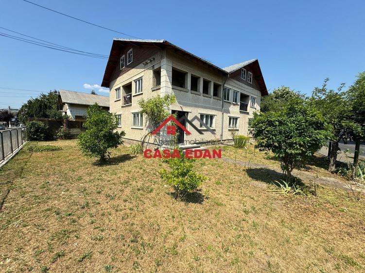 Casă individuală cu 9 camere cu Teren 561 Mp în Câmpina