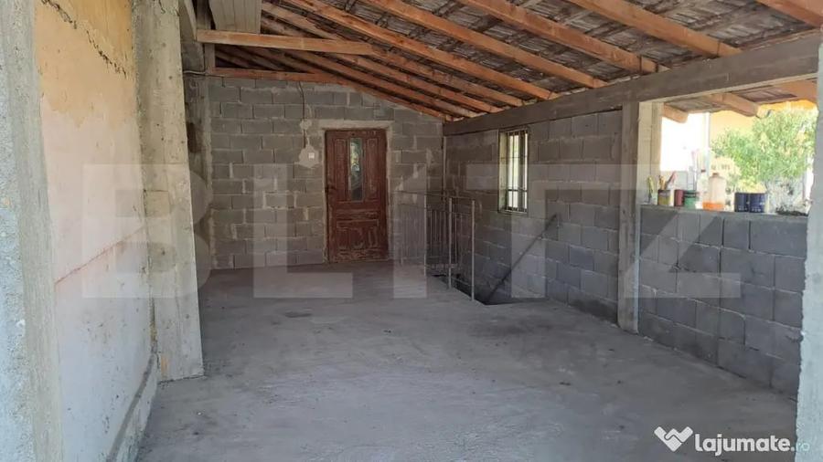 Casă cu 4 camere cu Teren 516 Mp în Romanești