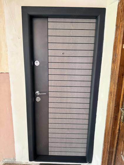 Apartament cu 2 camere semidecomandat în Craiovița Nouă
