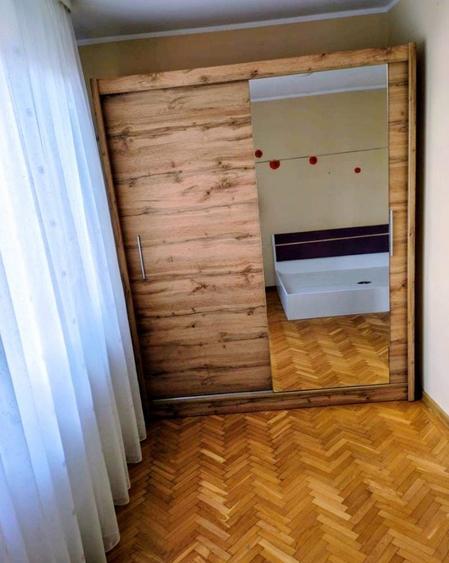 Apartament cu 3 camere semidecomandat, mobilat în Colentina