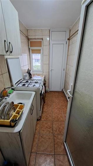 Apartament cu 3 camere semidecomandat în Viziru 1
