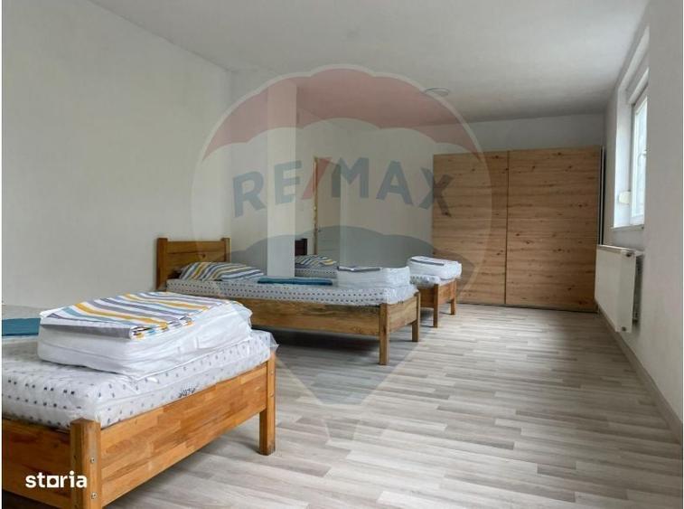Casă cu 4 camere cu Teren 300 Mp în Central