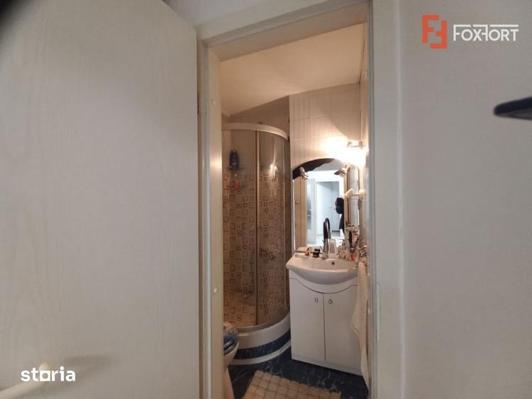 Apartament cu 4 camere semidecomandat, mobilat în Lipovei