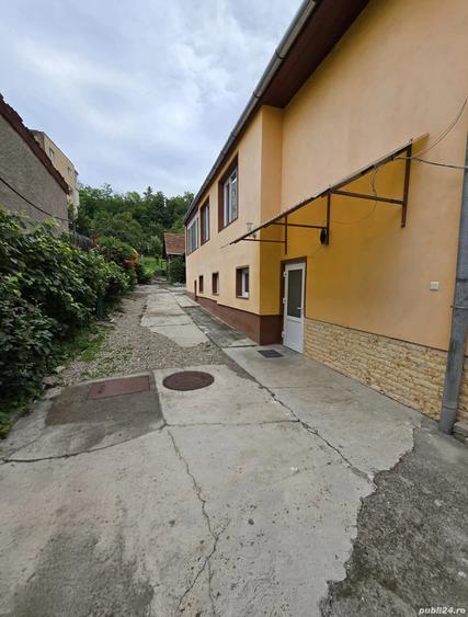 Casă cu Teren 720 Mp în Central
