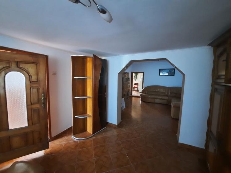 Casă individuală cu 5 camere cu Garaj în Săvinești